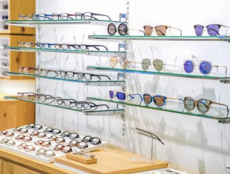 I zone Optics - Photo 4