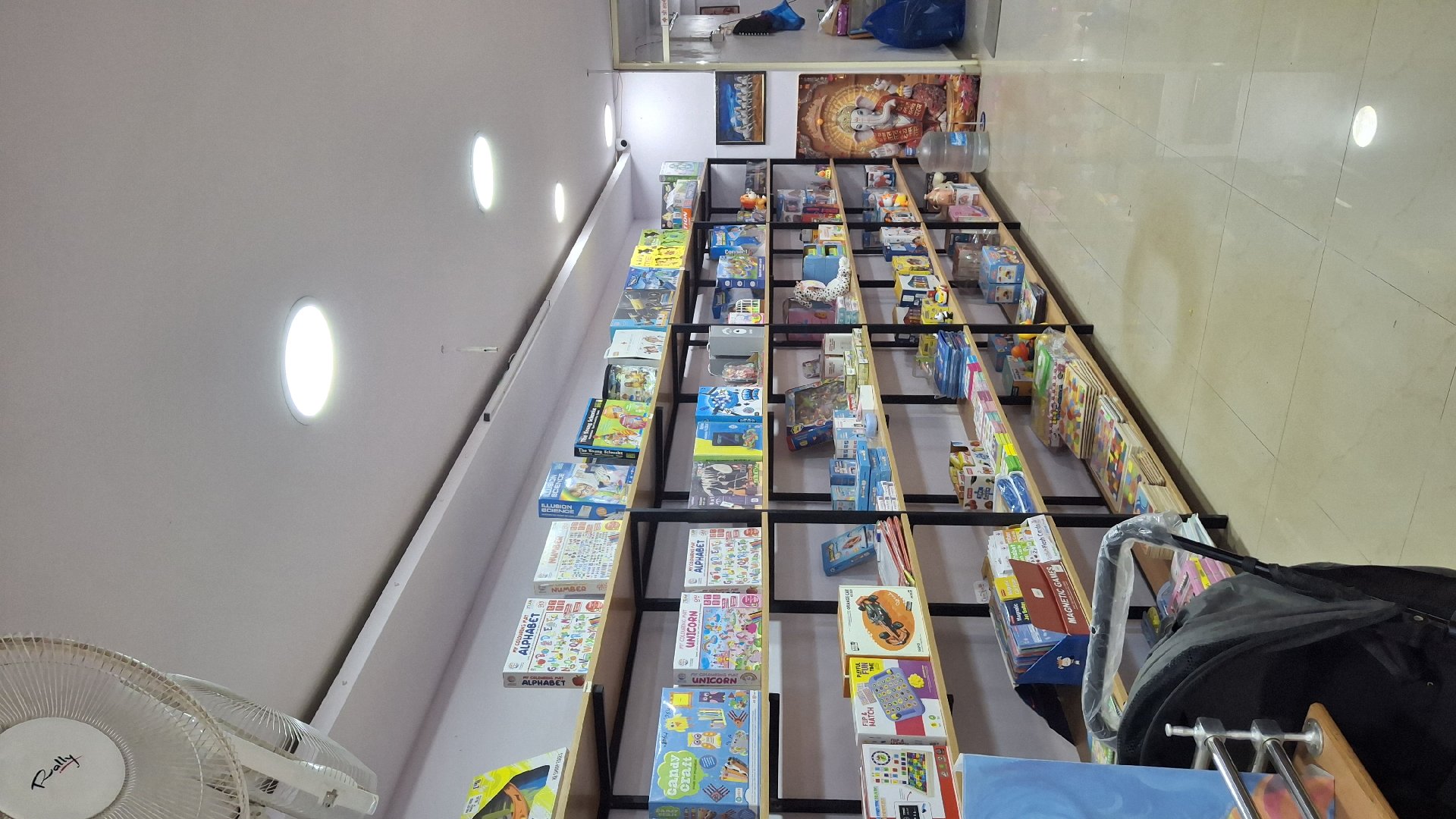 Joy and Toys - Photo 5