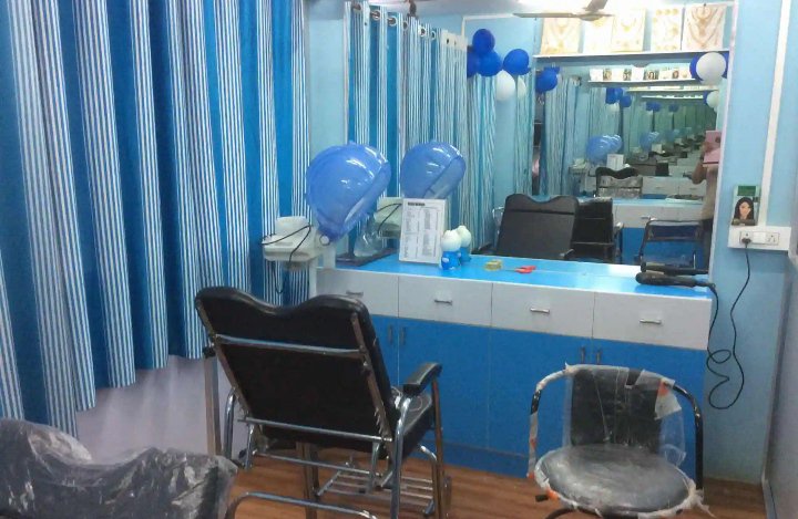 Magic Mirror Ladies Beauty Parlour - Photo 3