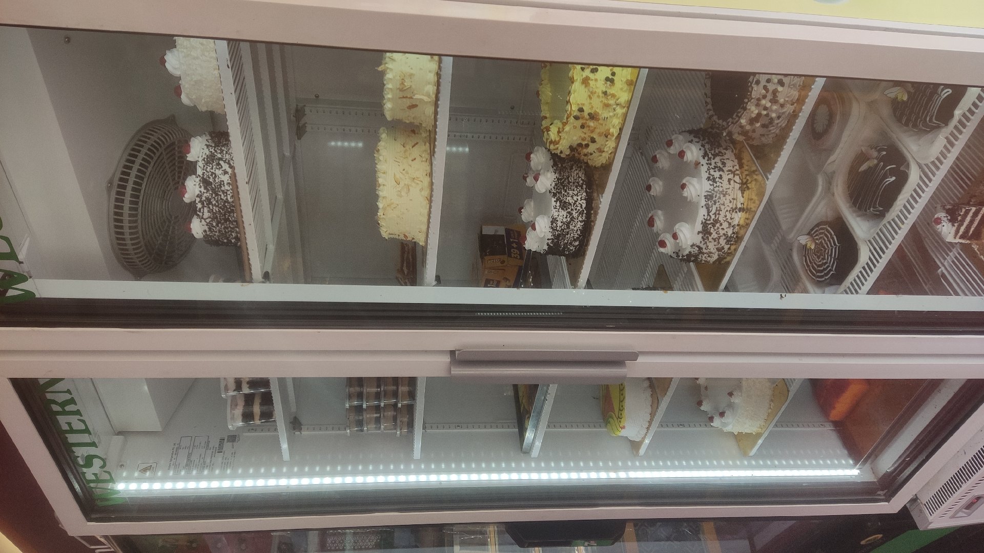 Mani Bakery - Photo 4