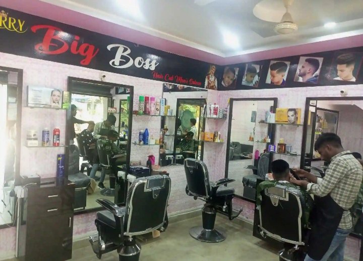 Very Big Boss Saloon - Photo 4