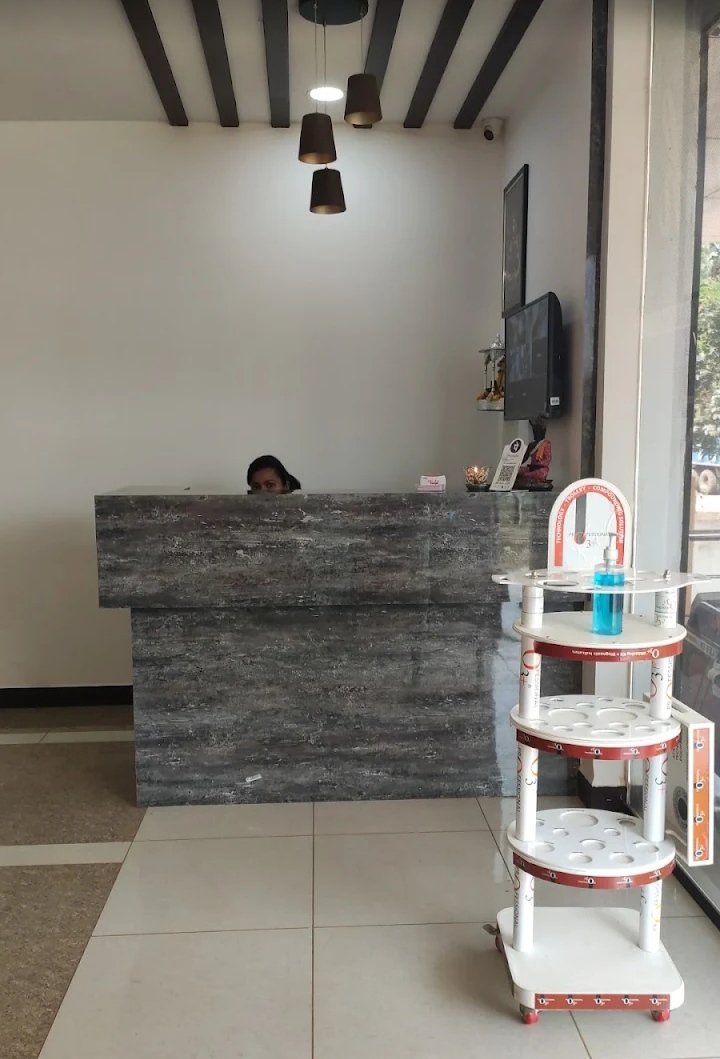 Triumph Unisex Saloon - Photo 5