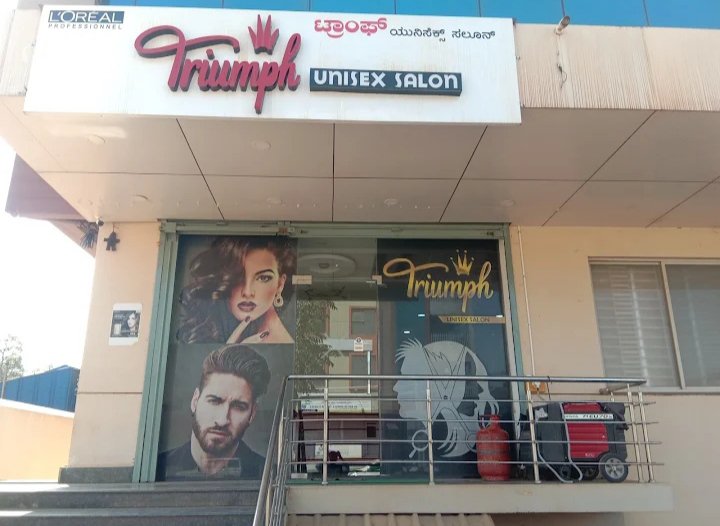 Triumph Unisex Saloon - Photo 2