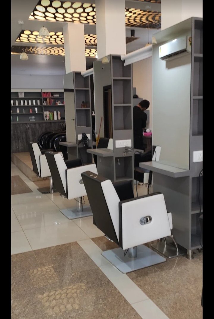 Triumph Unisex Saloon - Photo 4