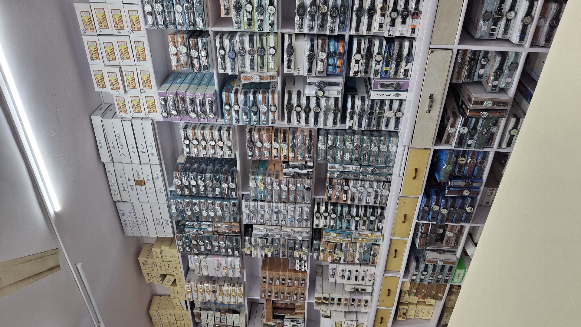 Manoj Watch and spares - Photo 5