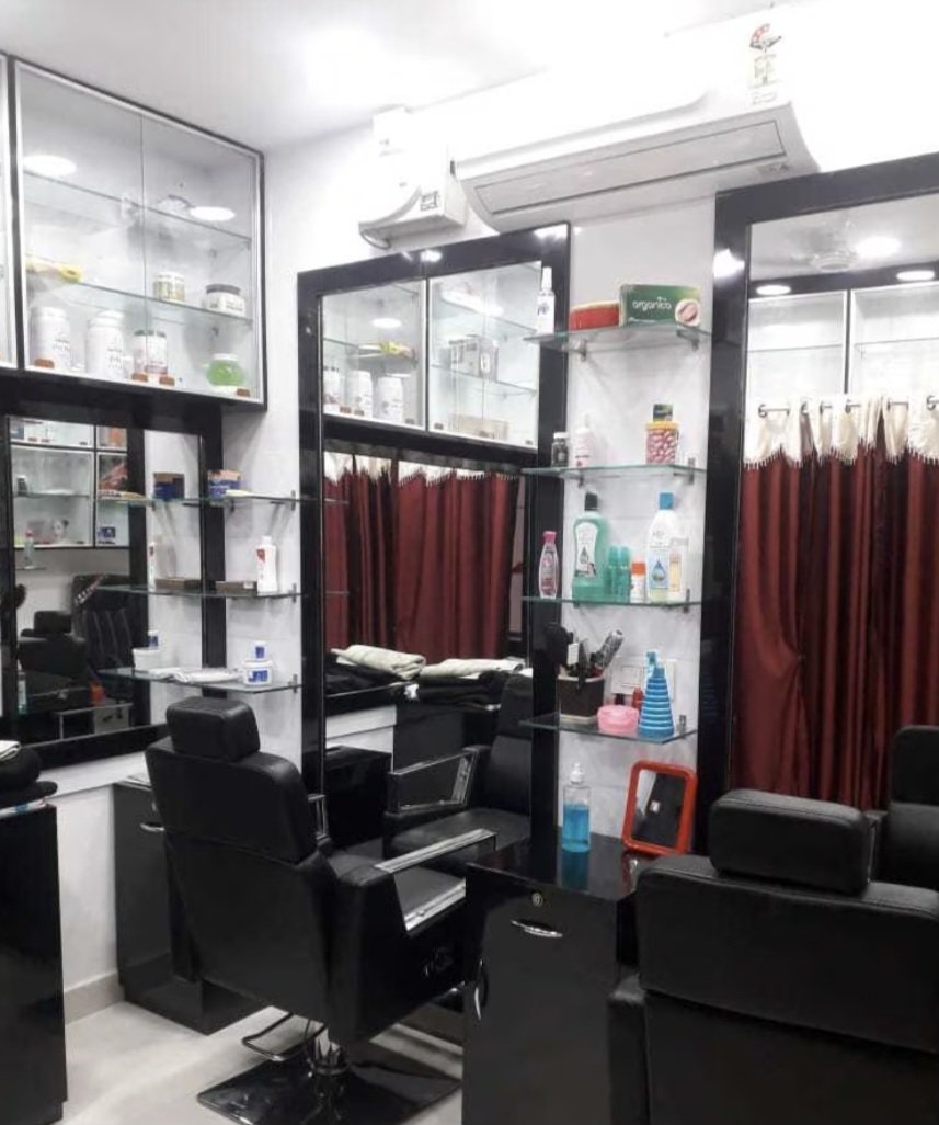 Peacock Herbal Beauty Parlour - Photo 3