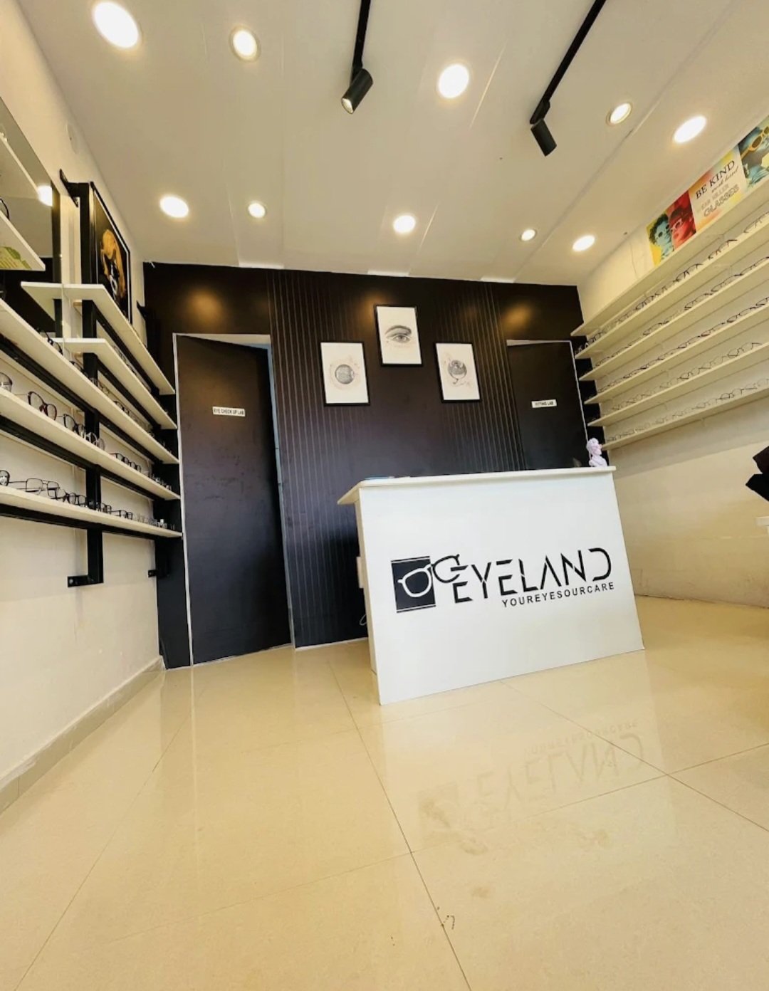Eyeland - Photo 3