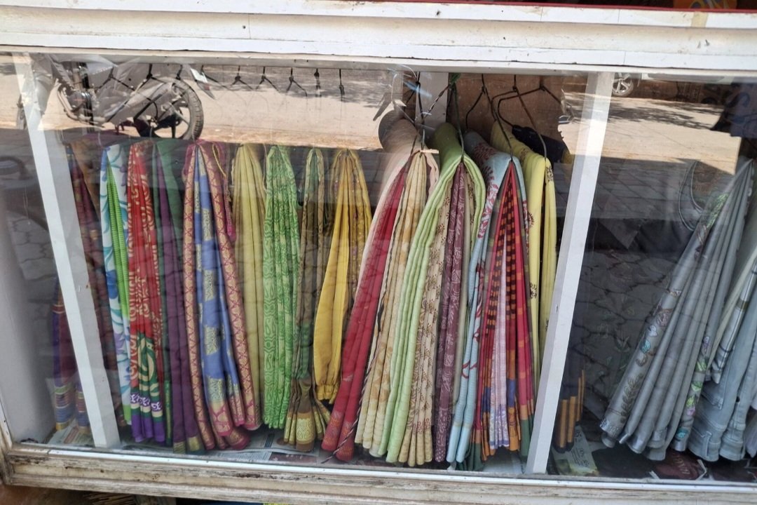 STAR LAUNDRYWASHING & IRONING - Photo 2